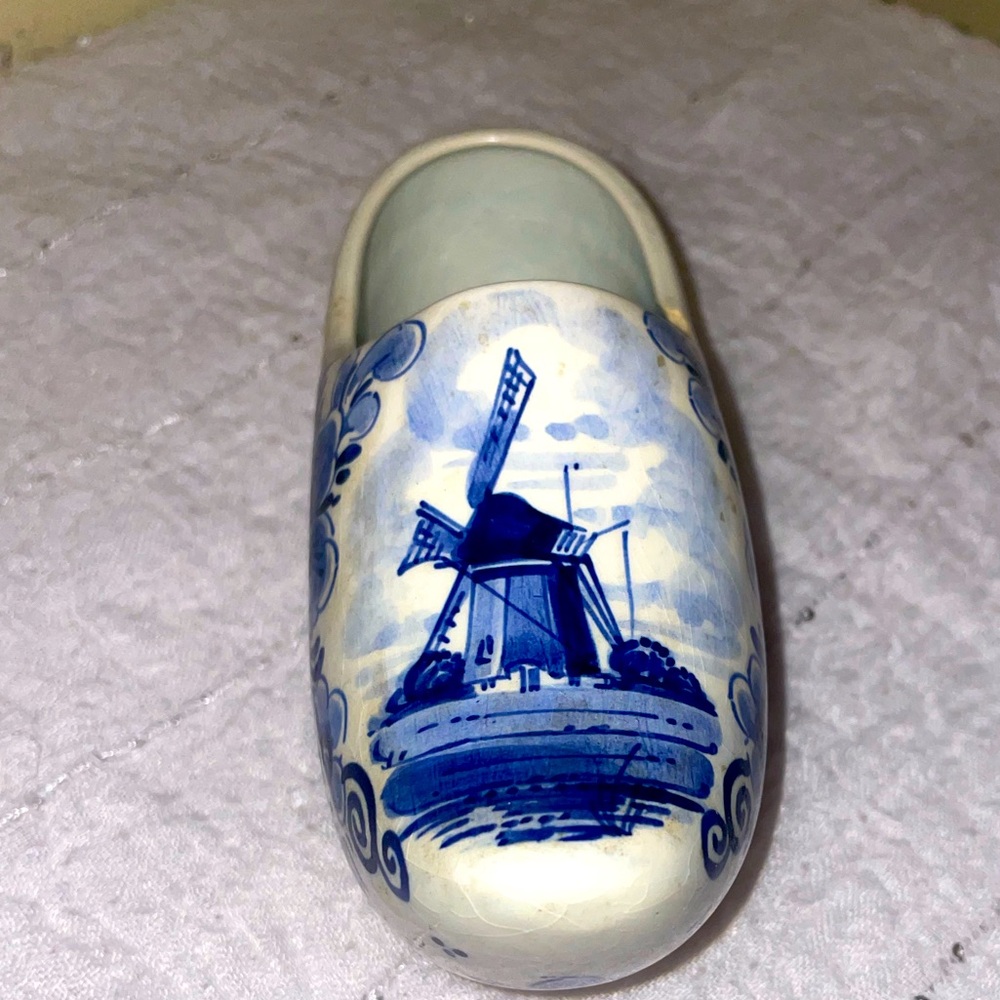 Floral Ceramic Clogs, it has  small chipped